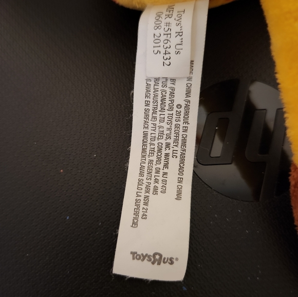 Toy's R Us Geoffrey the Giraffe plush toy. 17 inches - Picture 6 of 6